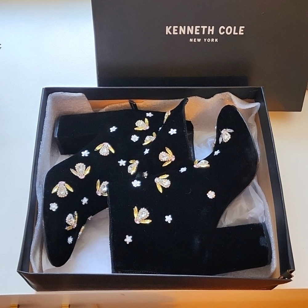 Kenneth Cole black velvet rhinestone bee booties sz 7